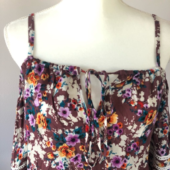 3/$25 WAYF | Cold Shoulder Peasant Blouse - Picture 5 of 7